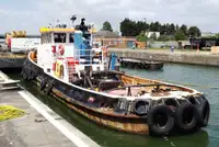 1,220 bhp SINGLE SCREW TUG with bow Thruster