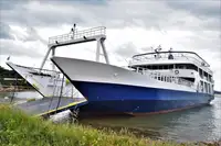 LANDING CRAFT CAR/PASSENGER FERRY